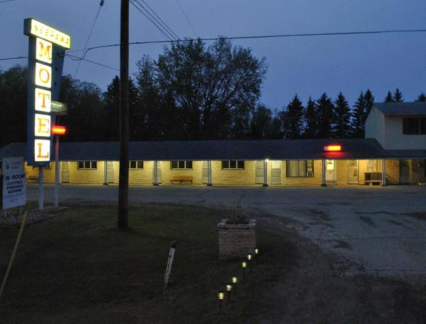 Neepawa motel hotel detail image 3