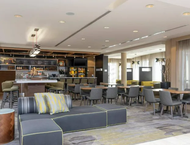 Courtyard Milwaukee Airport hotel detail image 4