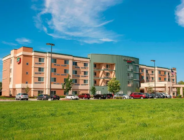 Courtyard Milwaukee Airport hotel detail image 1