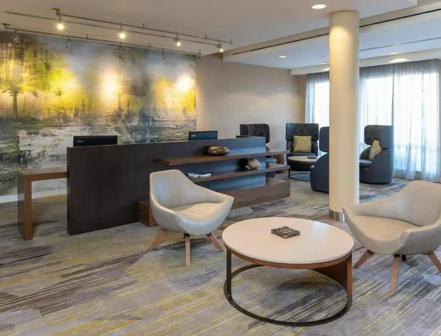 Courtyard Milwaukee Airport hotel detail image 3