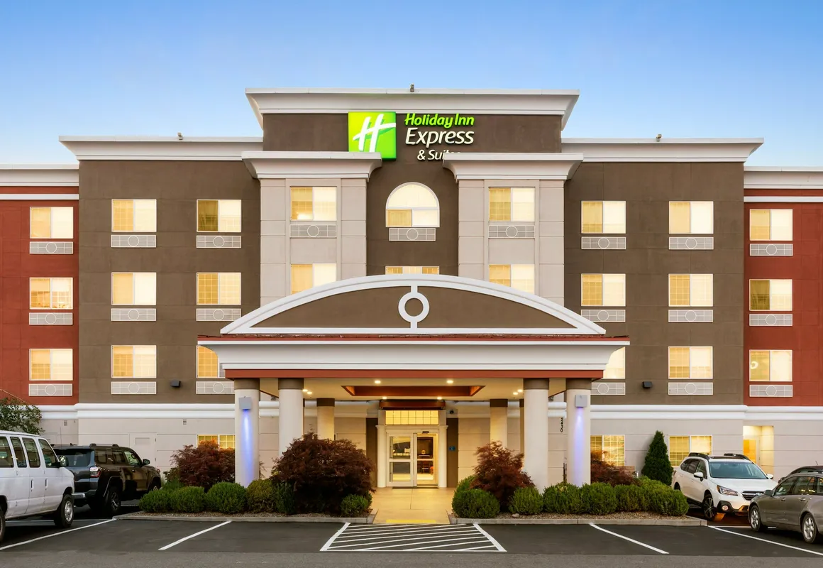 Holiday Inn Express & Suites Klamath Falls Central by IHG hotel hero