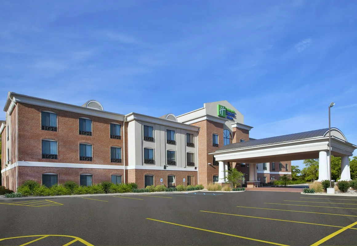 Holiday Inn Express Hotel & Suites Niles by IHG hotel hero