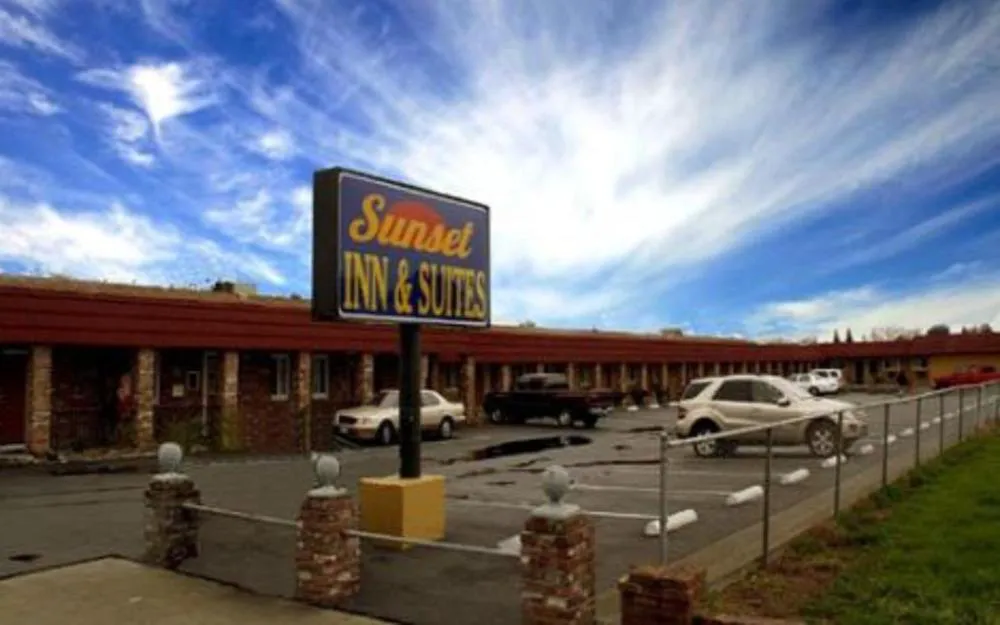 Sunset Inn and Suites hotel hero
