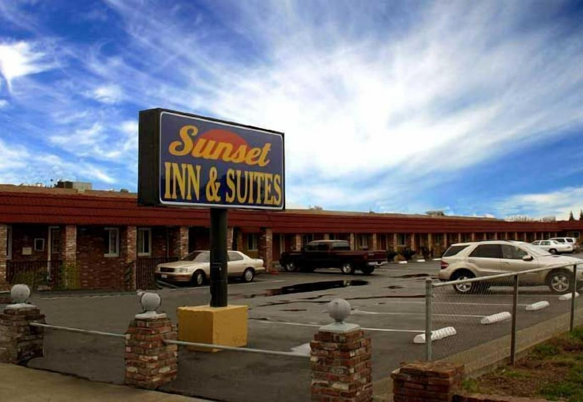 Sunset Inn and Suites hotel hero