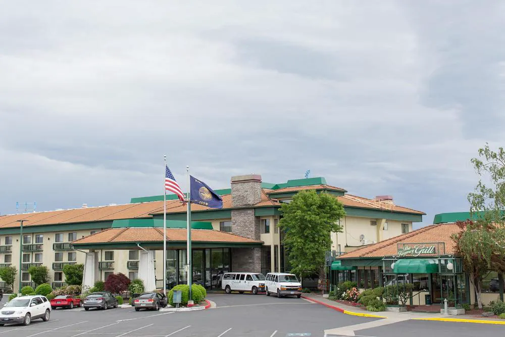 Rogue Regency Inn and Suites hotel hero