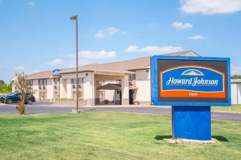 Howard Johnson by Wyndham Scott Lafayette hotel hero