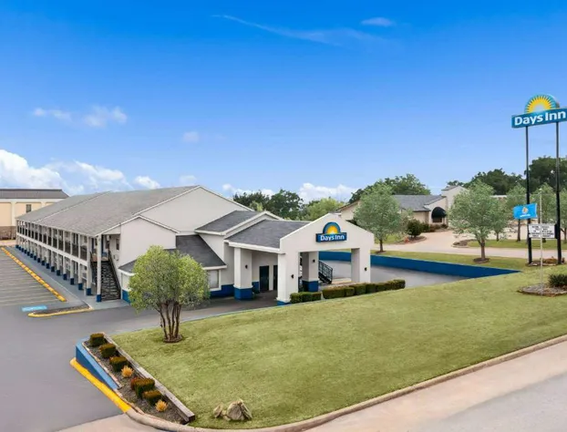 Days Inn by Wyndham Ardmore hotel detail image 1