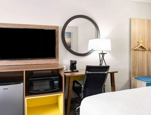 Days Inn by Wyndham Ardmore hotel detail image 1