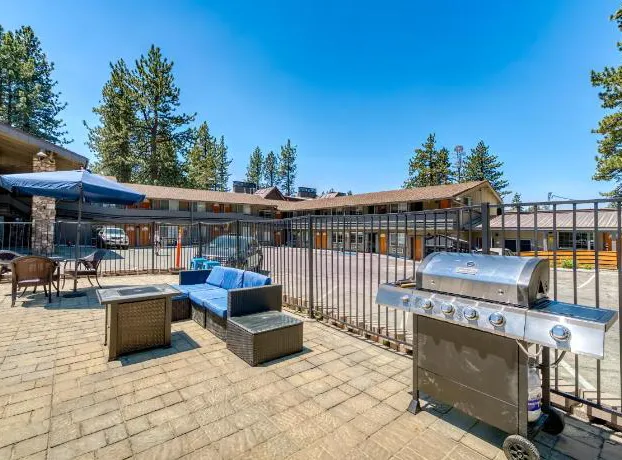 Blue Jay Lodge hotel detail image 3