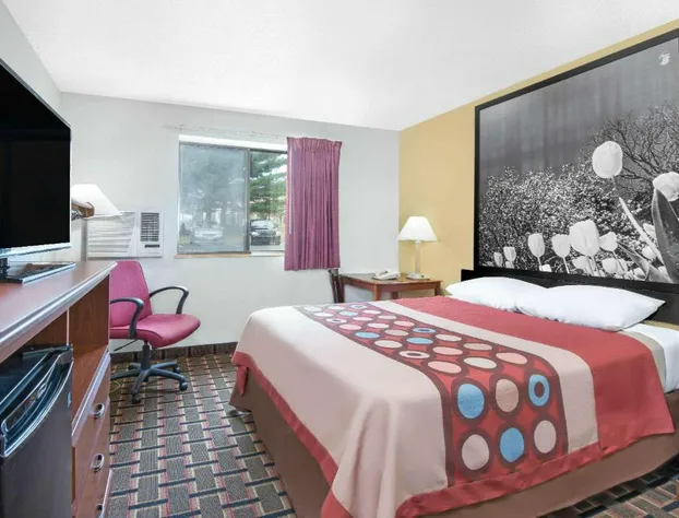 Super 8 by Wyndham Kent/Akron Area hotel detail image 4