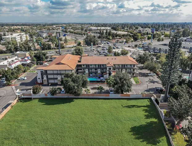 Hillstone Inn Tulare, an Ascend Collection Hotel hotel detail image 1