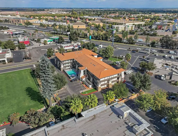 Hillstone Inn Tulare, an Ascend Collection Hotel hotel detail image 3