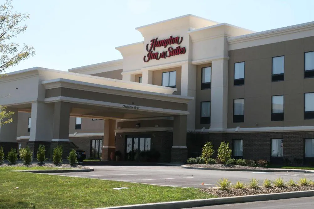 Hampton Inn & Suites New Castle hotel hero