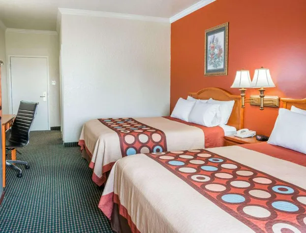 Super 8 by Wyndham Brookshire TX hotel detail image 4