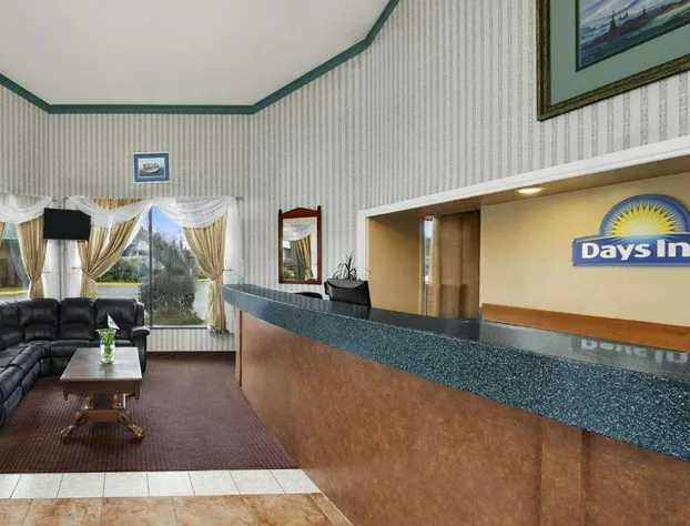 Days Inn by Wyndham Auburn hotel detail image 1