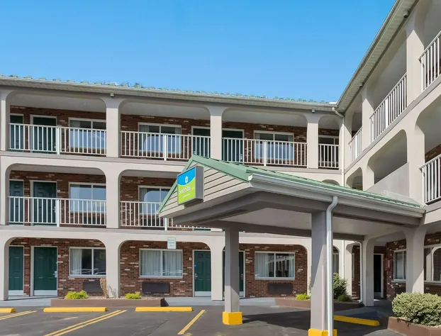 SureStay Hotel by Best Western Summersville hotel detail image 1