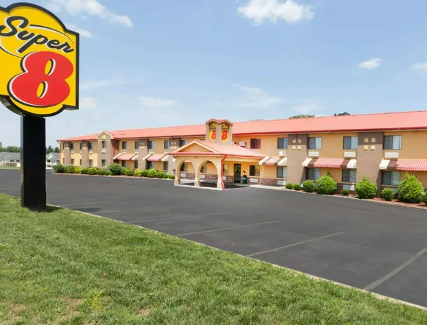 Super 8 by Wyndham Bowling Green South hotel detail image 3