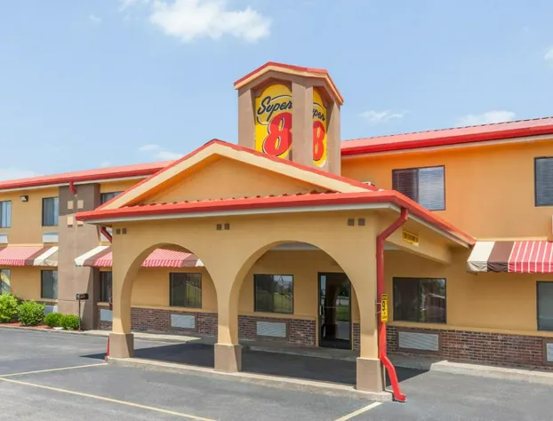 Super 8 by Wyndham Bowling Green South hotel detail image 2