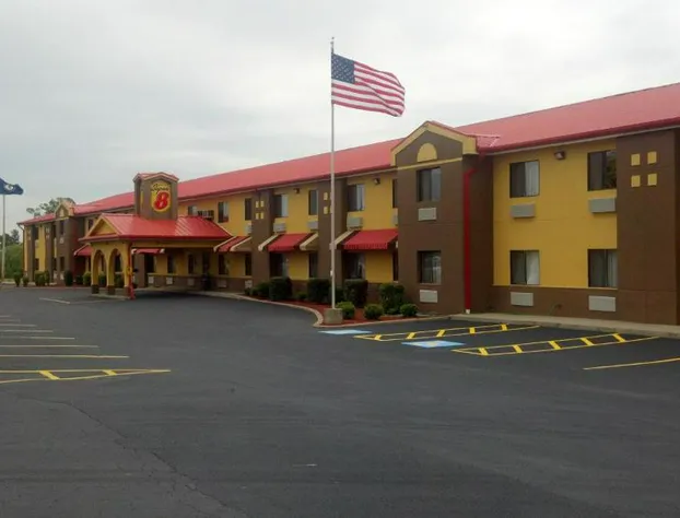 Super 8 by Wyndham Bowling Green South hotel detail image 3