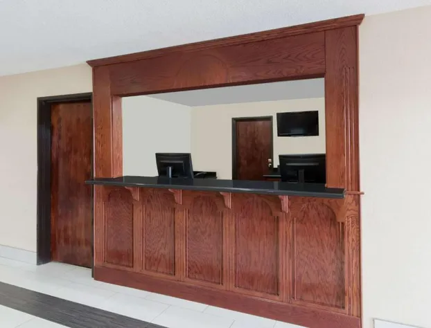 Super 8 by Wyndham Bowling Green South hotel detail image 4