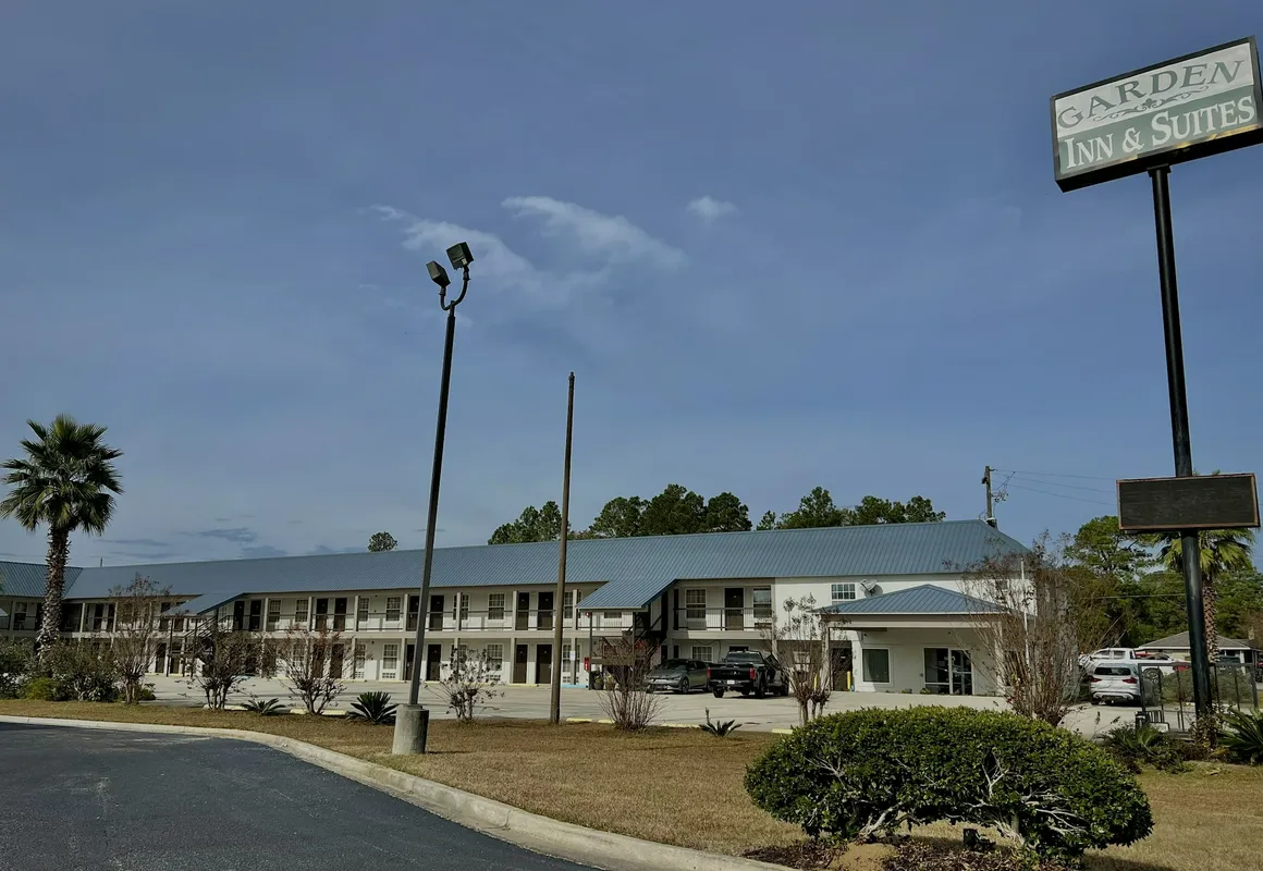 Garden Inn & Suites hotel hero