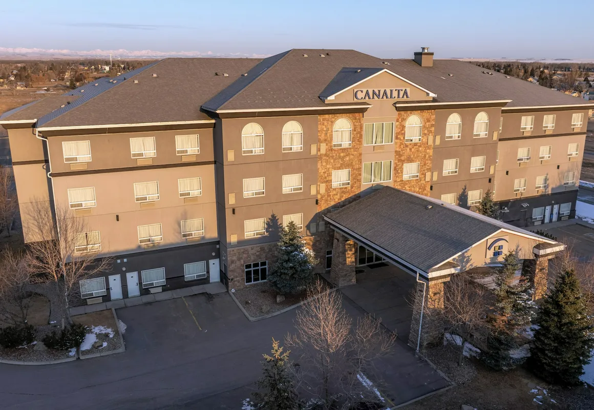 Canalta High River hotel hero
