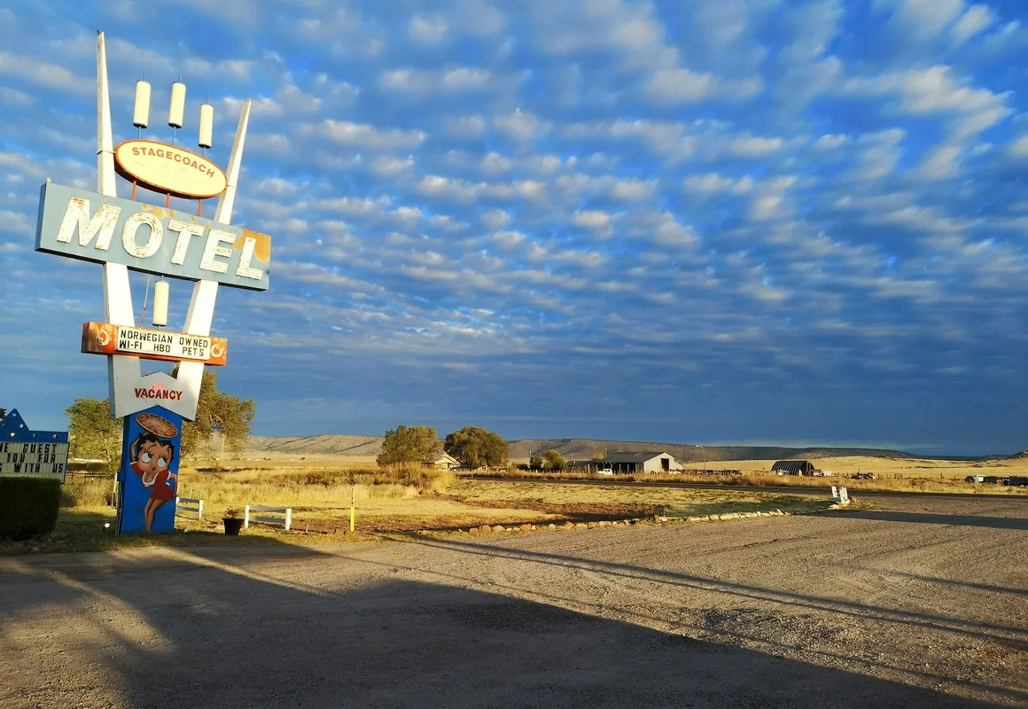 Stagecoach 66 Motel hotel hero