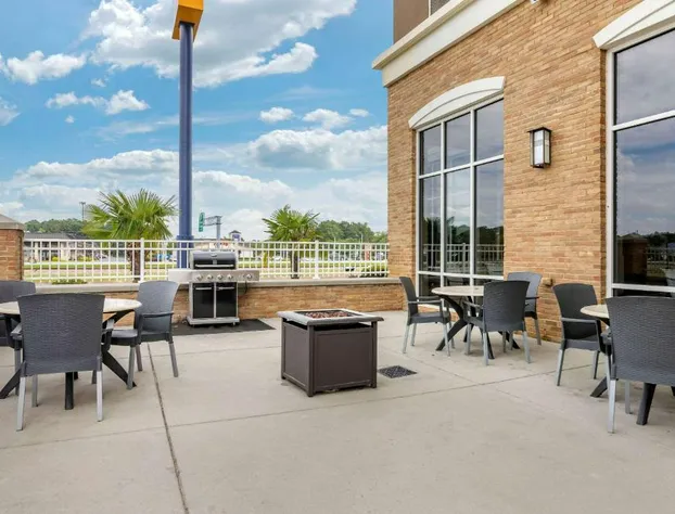 Comfort Suites Florence I-95 hotel detail image 3