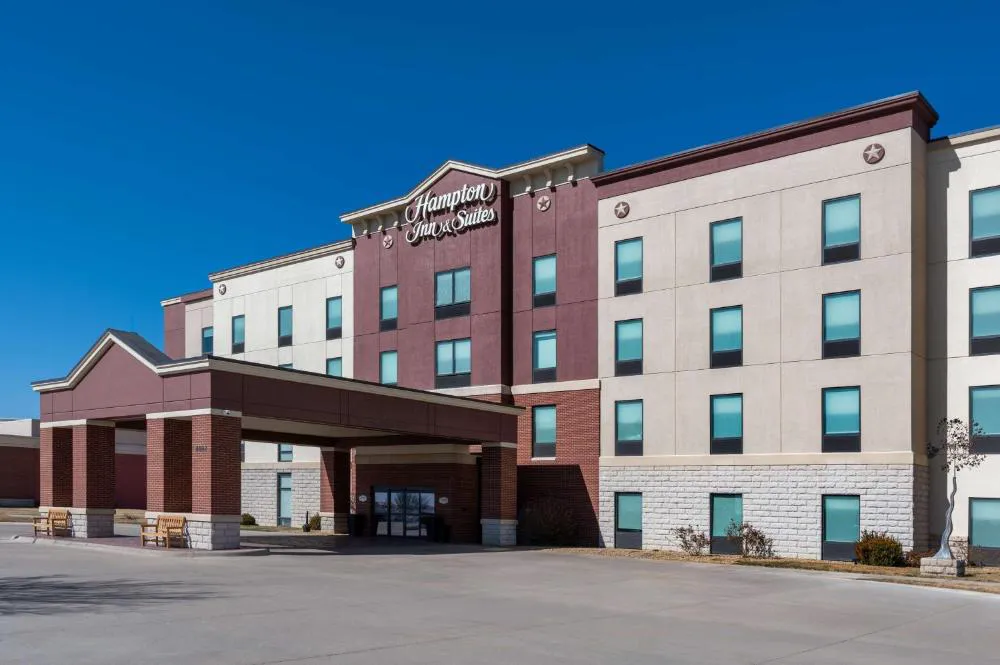 Hampton Inn & Suites Dodge City hotel hero