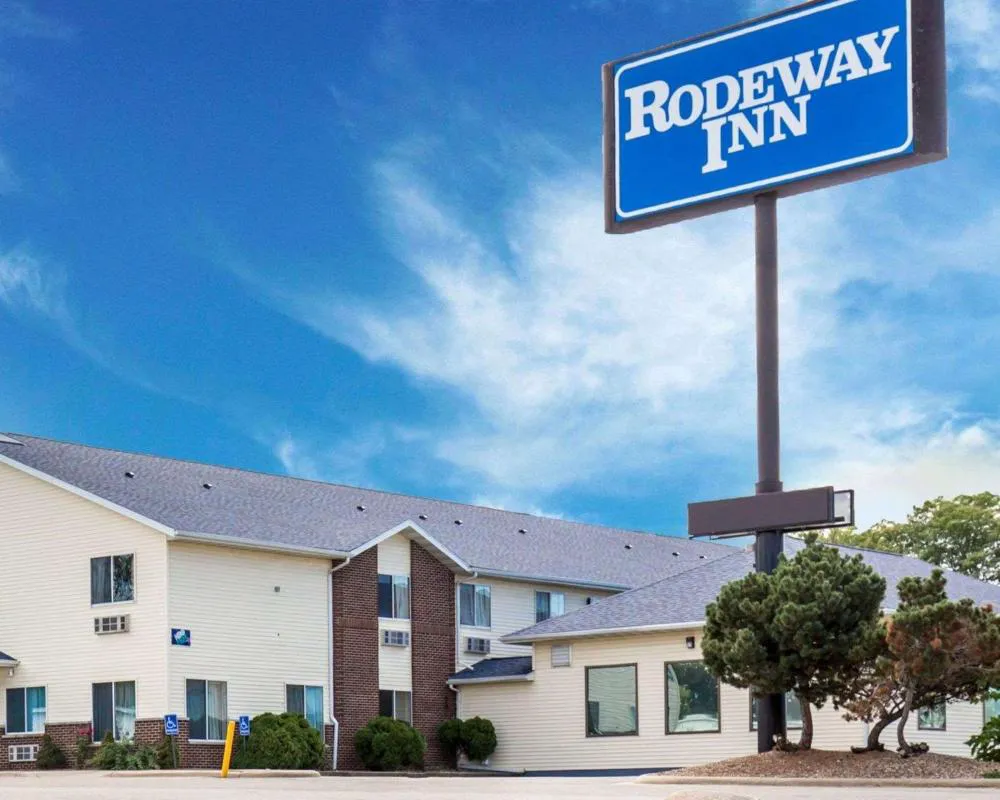 Rodeway Inn Cedar Rapids Westdale hotel hero