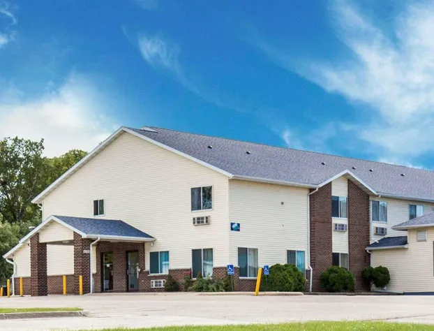 Rodeway Inn Cedar Rapids Westdale hotel detail image 1