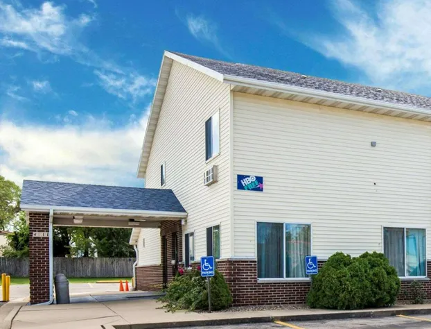 Rodeway Inn Cedar Rapids Westdale hotel detail image 3