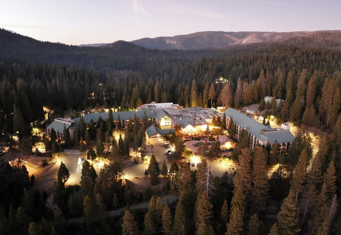 Tenaya at Yosemite hotel hero