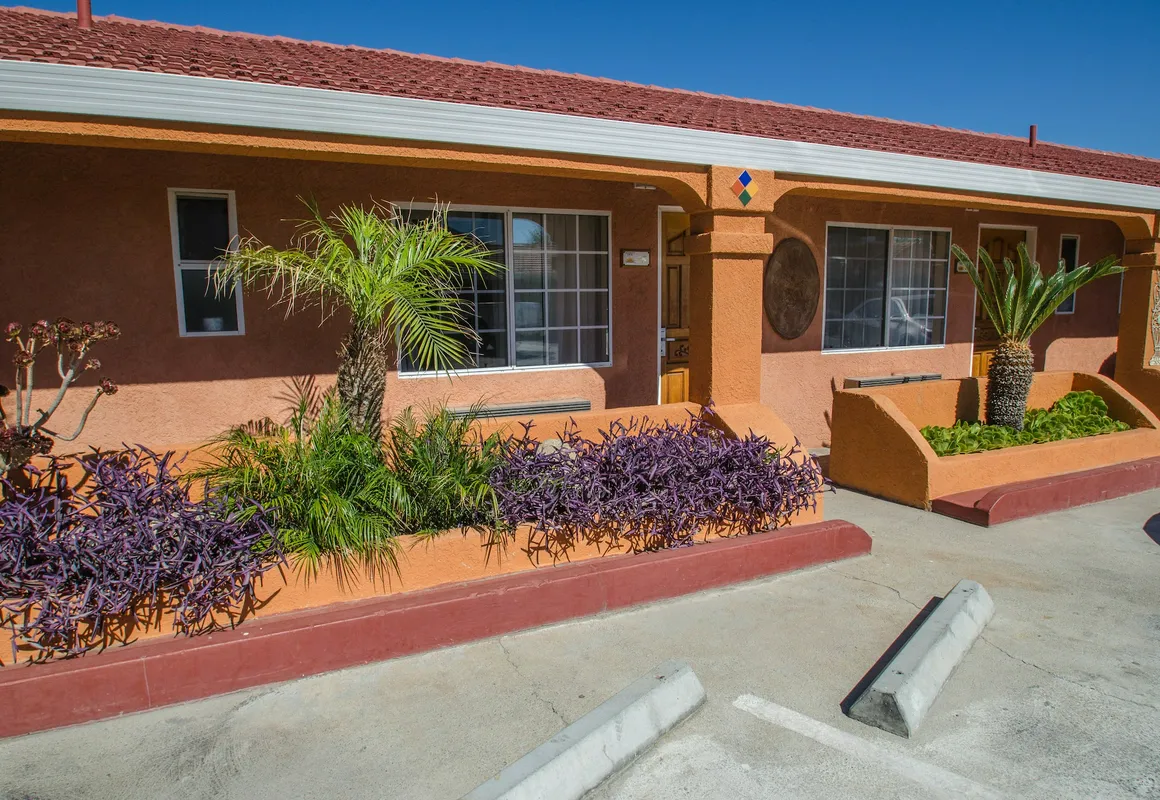 Economy Inn hotel hero