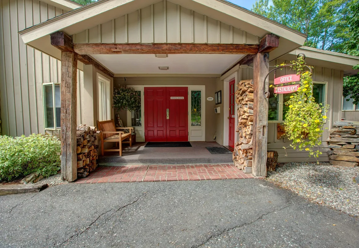 Hob Knob Inn hotel hero