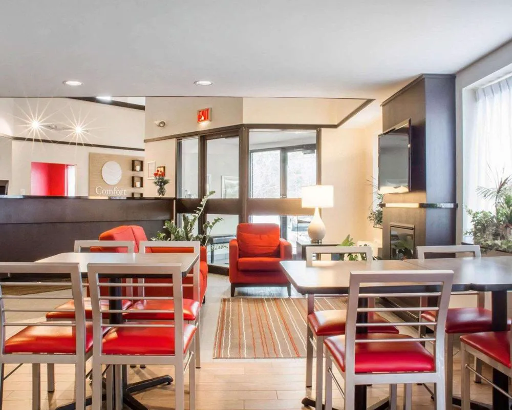 Comfort Inn Parry Sound hotel hero