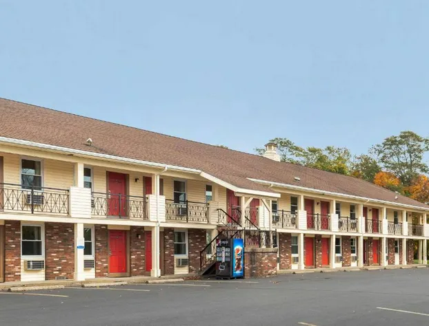 Econo Lodge Sturbridge Route 20 hotel detail image 4