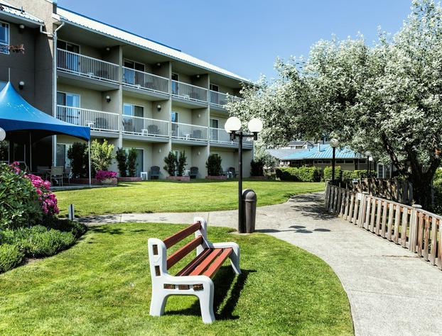 Inn On Long Lake hotel detail image 4