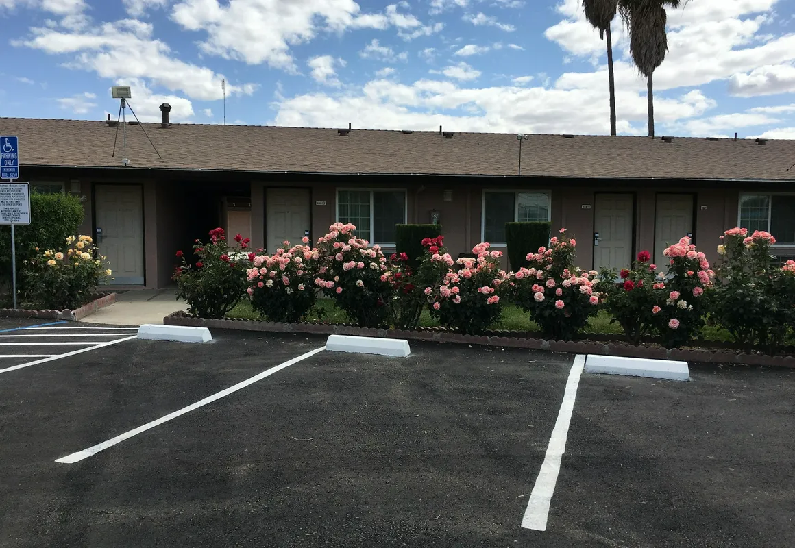 Maple Inn & Suites hotel hero