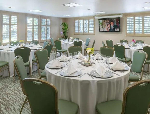 Doubletree by Hilton Campbell - Pruneyard Plaza hotel detail image 3