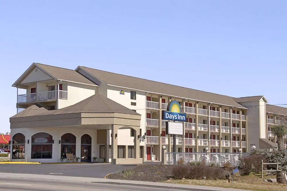 Days Inn by Wyndham Apple Valley Pigeon Forge/Sevierville hotel hero