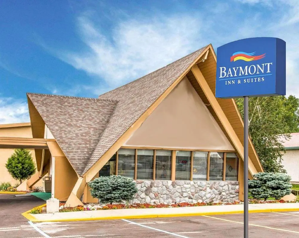 Baymont by Wyndham Bay City hotel hero