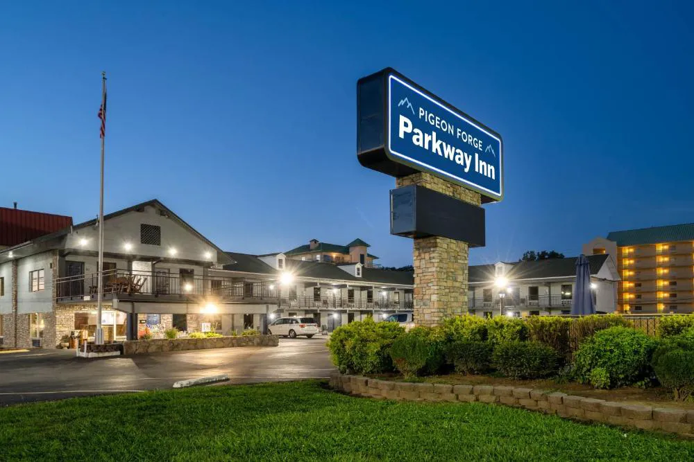 Pigeon Forge Parkway Inn hotel hero