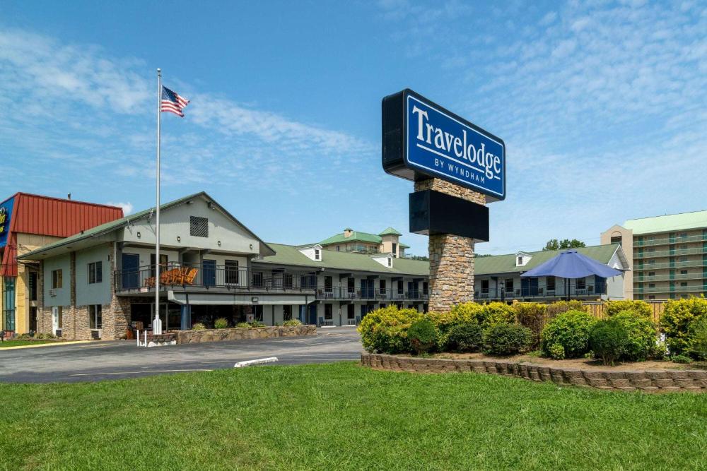 Travelodge by Wyndham Pigeon Forge hotel hero