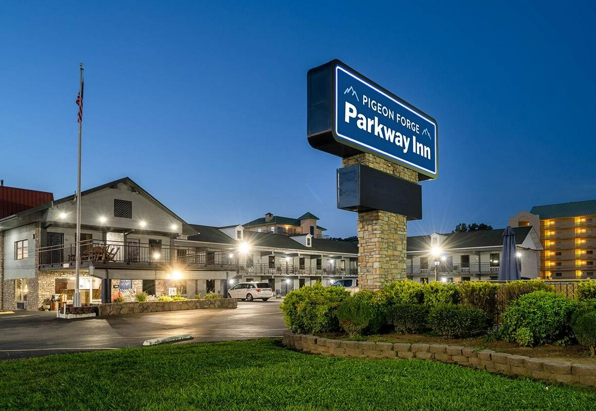 Pigeon Forge Parkway Inn hotel hero