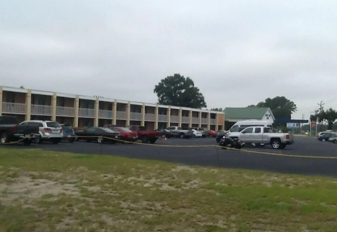 Tree Top Inn Florence hotel hero