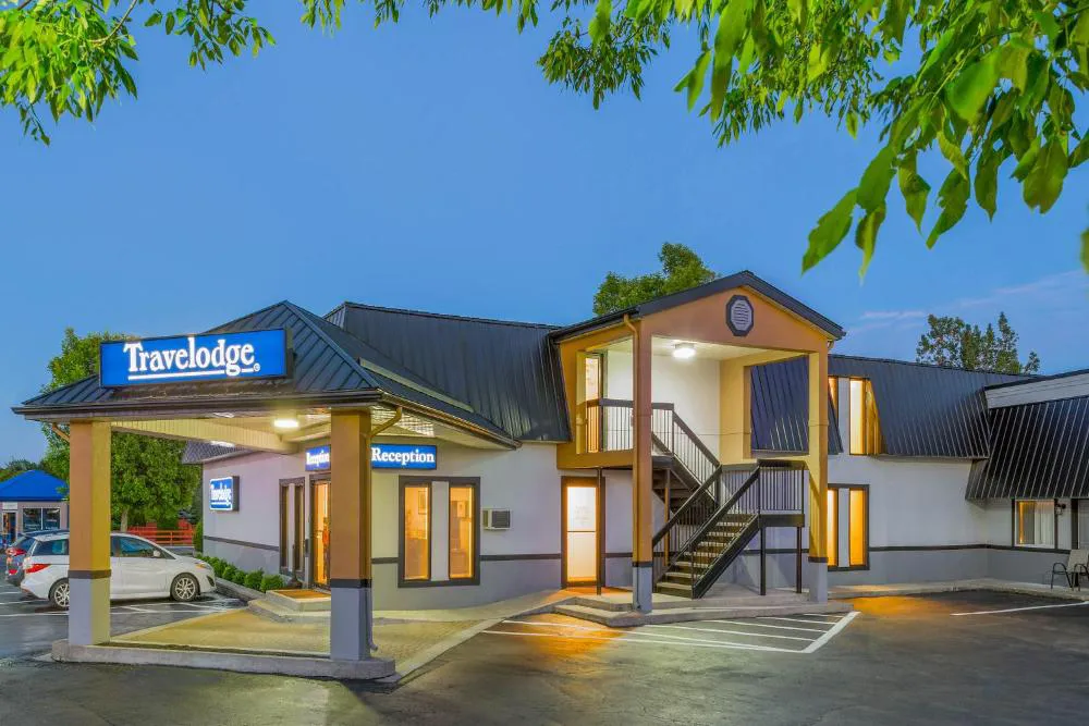 Travelodge by Wyndham Gananoque hotel hero