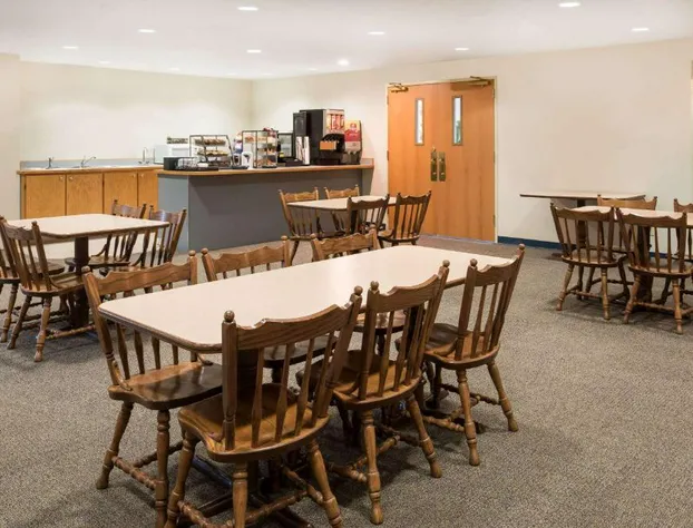 Microtel Inn & Suites by Wyndham Sainte Genevieve hotel detail image 4