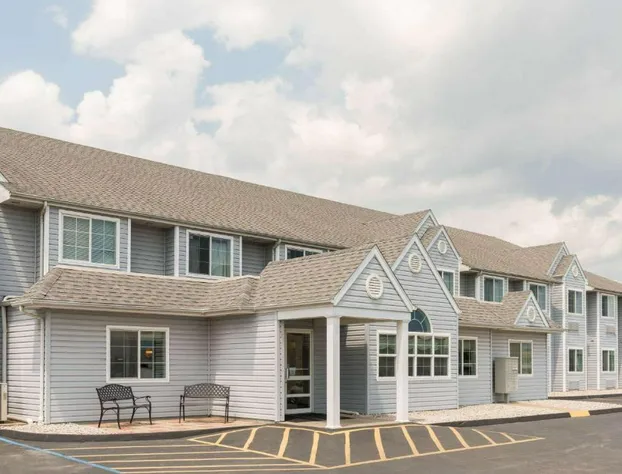 Microtel Inn & Suites by Wyndham Sainte Genevieve hotel detail image 2