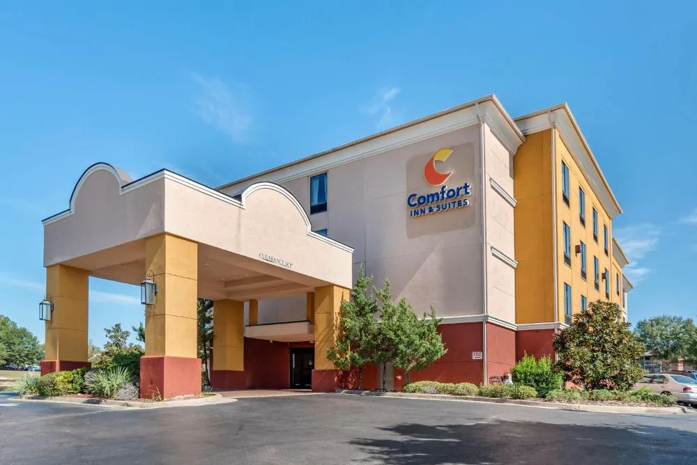 Comfort Inn & Suites Clinton - Jackson West hotel hero
